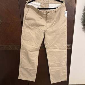 Old Navy Built-In Flex Slim Fit Straight Leg Khaki Chino Pants